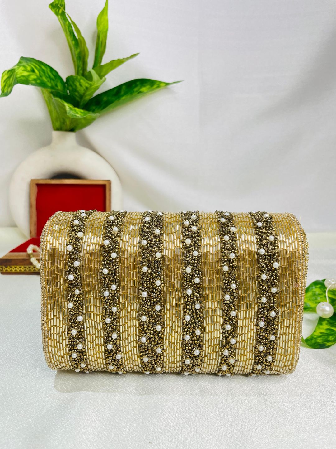 ORUNG CELEBRITY EDITION FLOER NALKI THREE FOLD GOLDEN