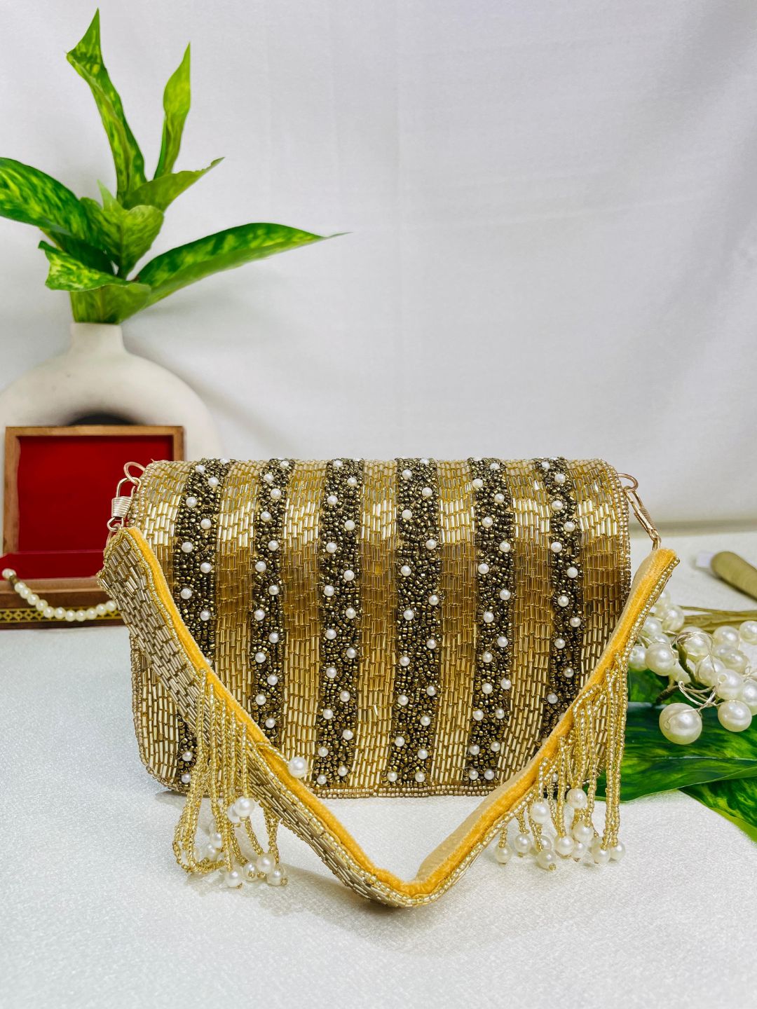 ORUNG CELEBRITY EDITION FLOER NALKI THREE FOLD GOLDEN
