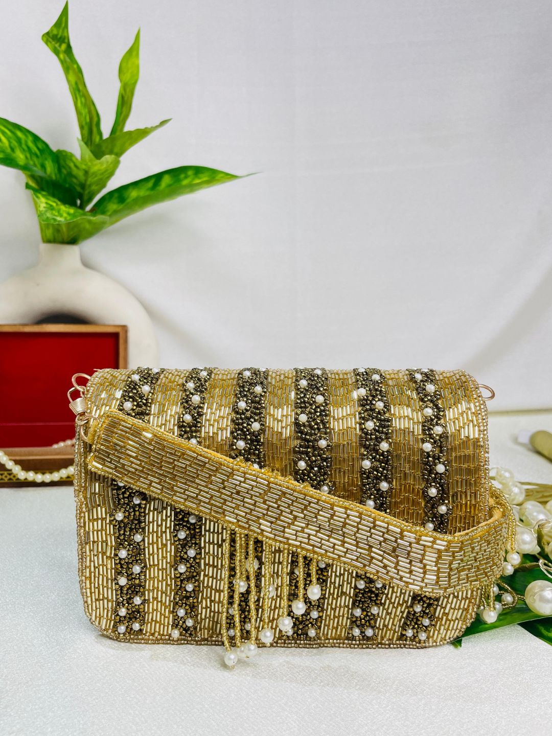 ORUNG CELEBRITY EDITION FLOER NALKI THREE FOLD GOLDEN