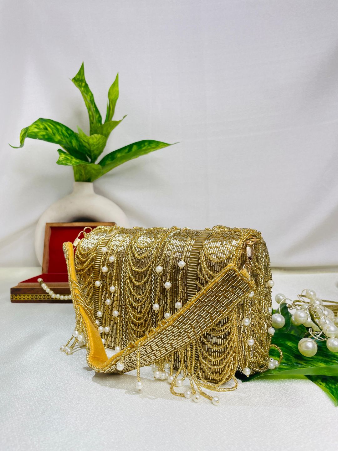 IDALIA nalki gold flap