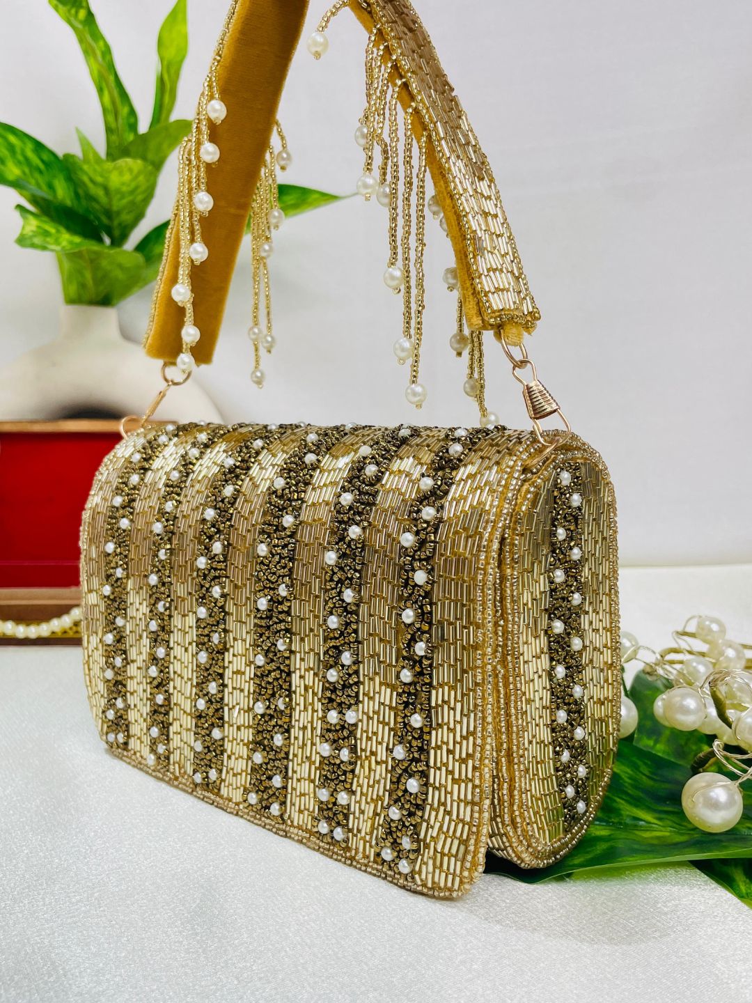 ORUNG CELEBRITY EDITION FLOER NALKI THREE FOLD GOLDEN