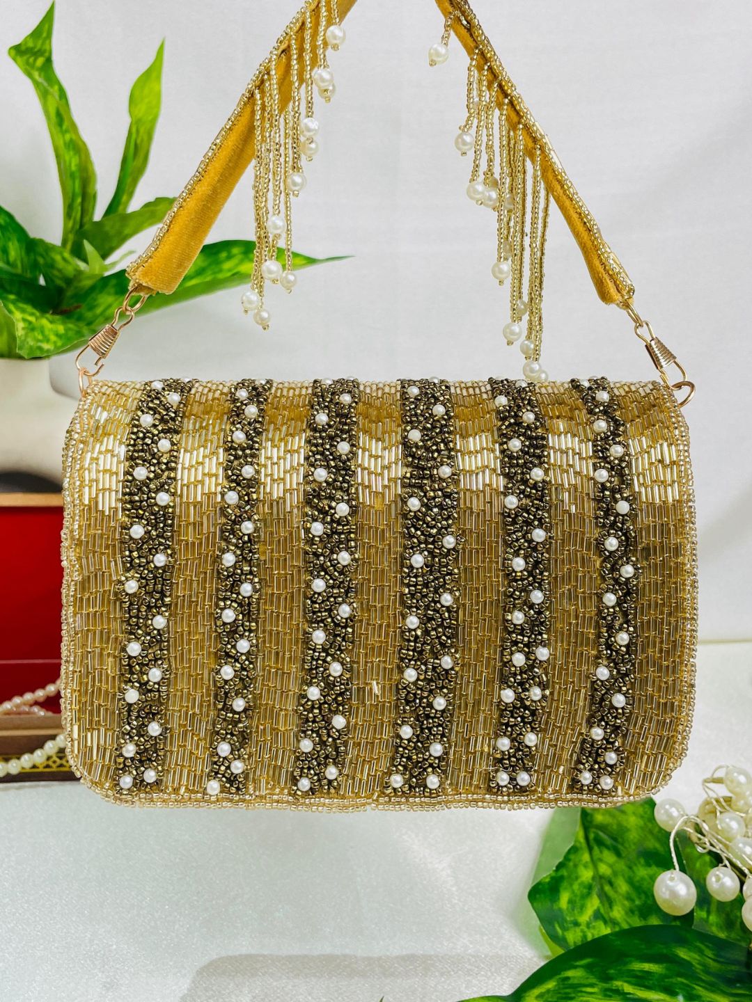 ORUNG CELEBRITY EDITION FLOER NALKI THREE FOLD GOLDEN
