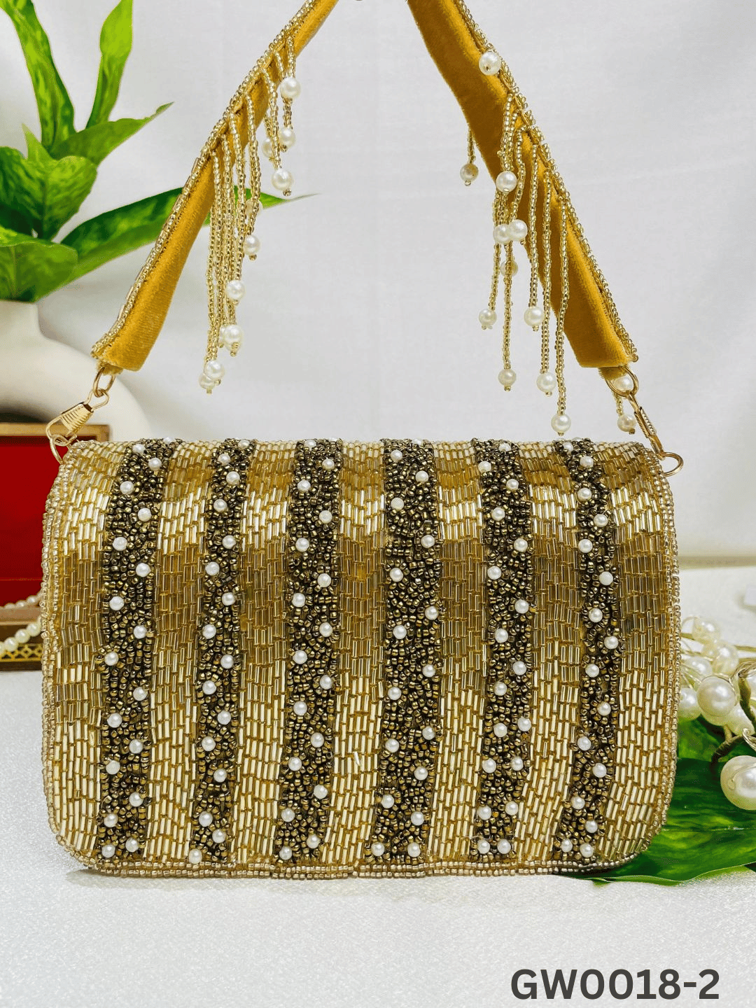ORUNG CELEBRITY EDITION FLOER NALKI THREE FOLD GOLDEN