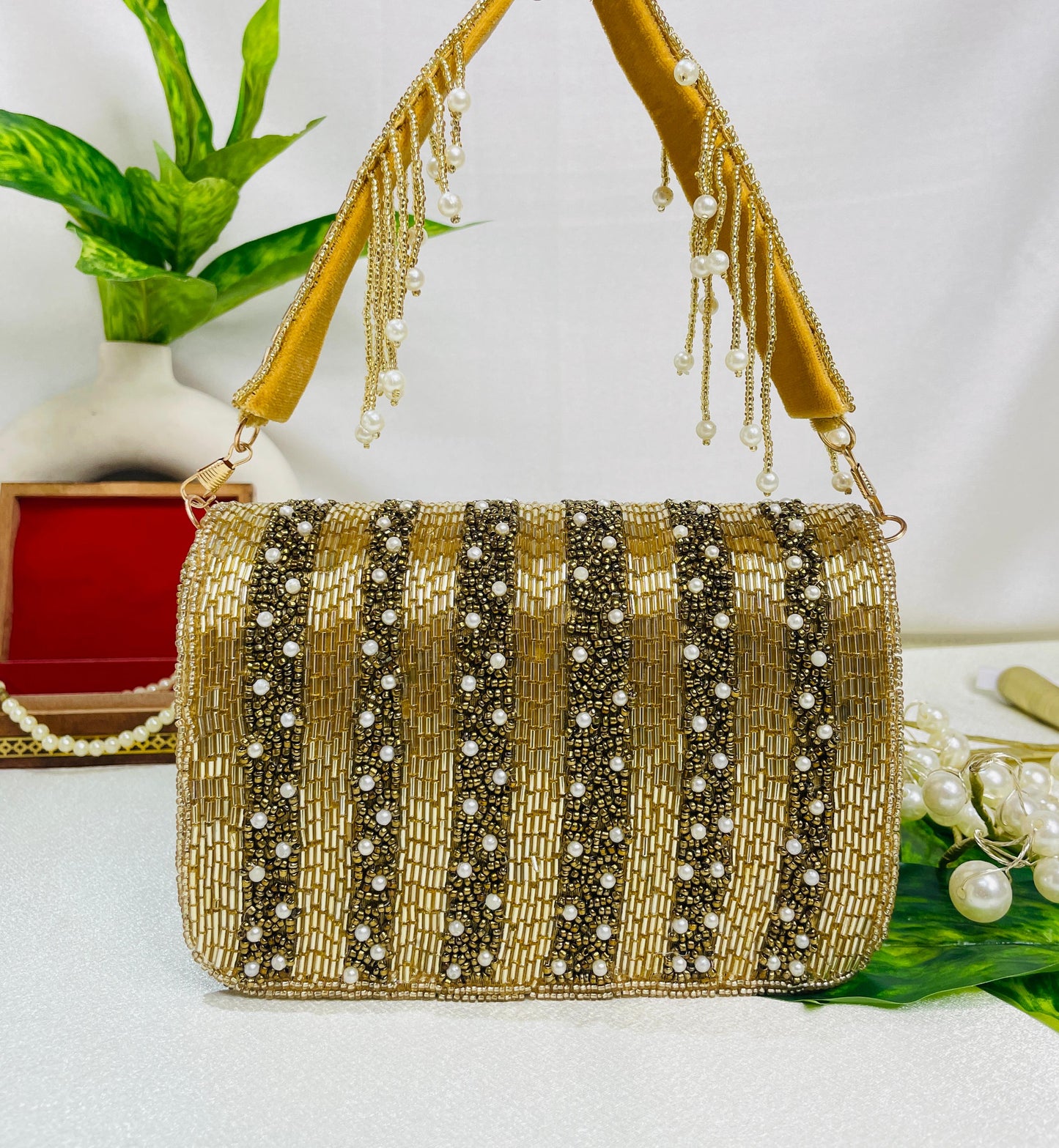 ORUNG CELEBRITY EDITION FLOER NALKI THREE FOLD GOLDEN