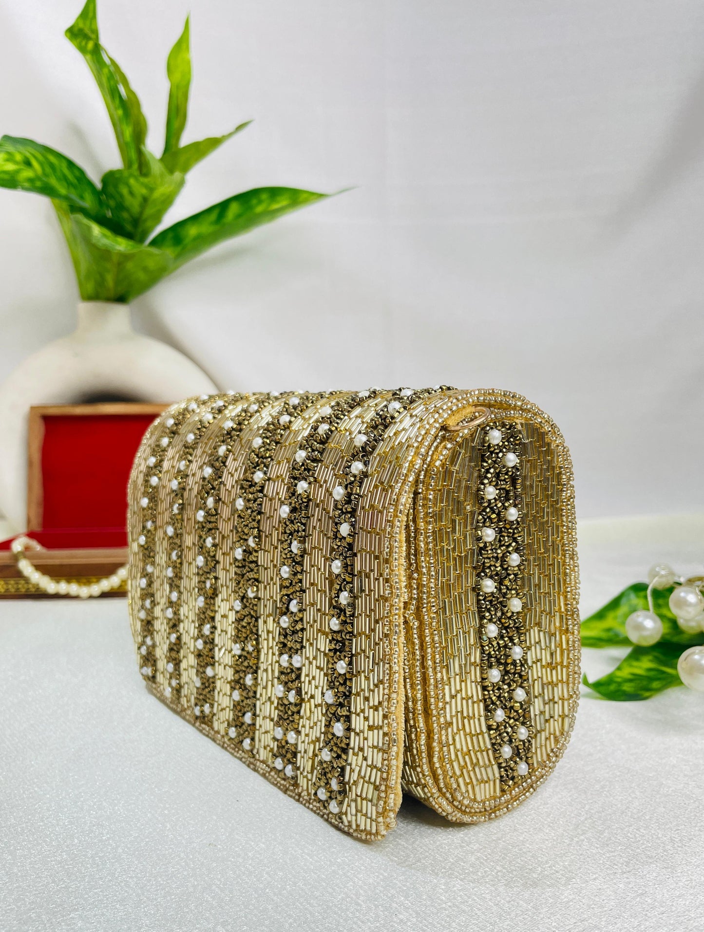 ORUNG CELEBRITY EDITION FLOER NALKI THREE FOLD GOLDEN