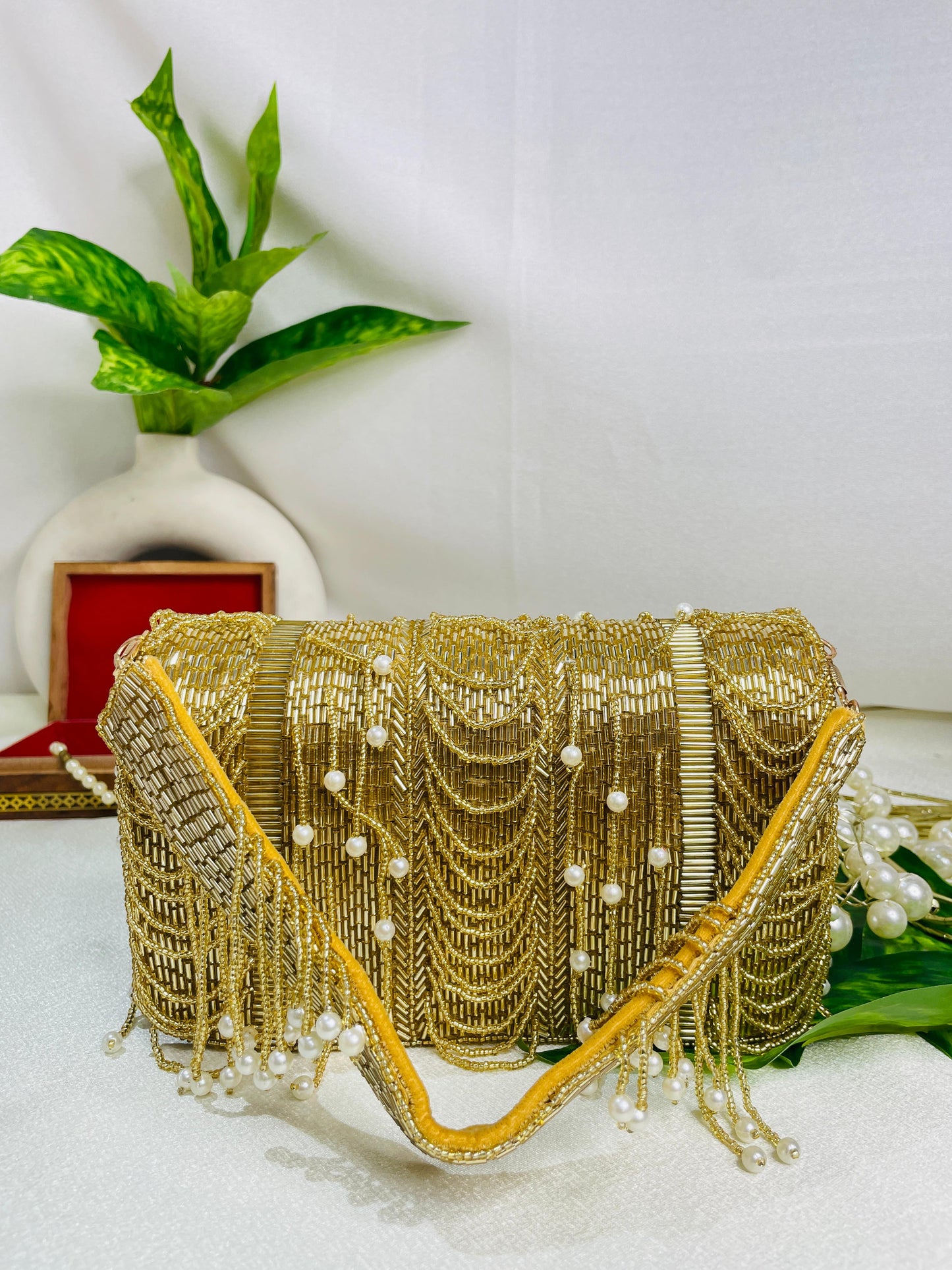 IDALIA nalki gold flap