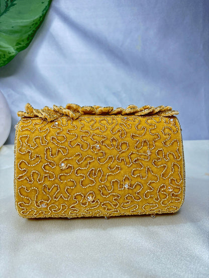 ORUNG CELEBRITY EDITION FLOER NALKI THREE FOLD GOLDEN