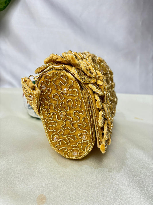 ORUNG CELEBRITY EDITION FLOER NALKI THREE FOLD GOLDEN